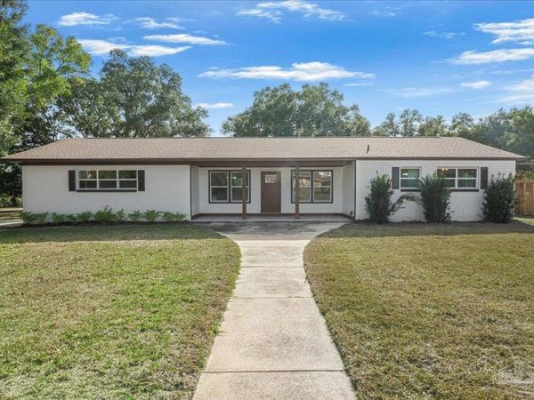 2001 Saddlebrook Dr, Pensacola, FL 32526