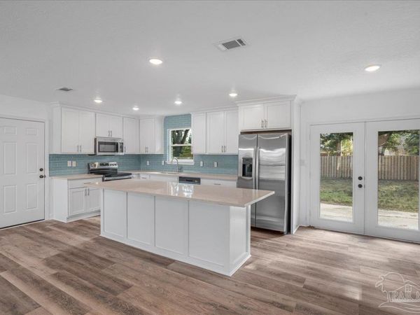 2001 Saddlebrook Dr, Pensacola, FL 32526