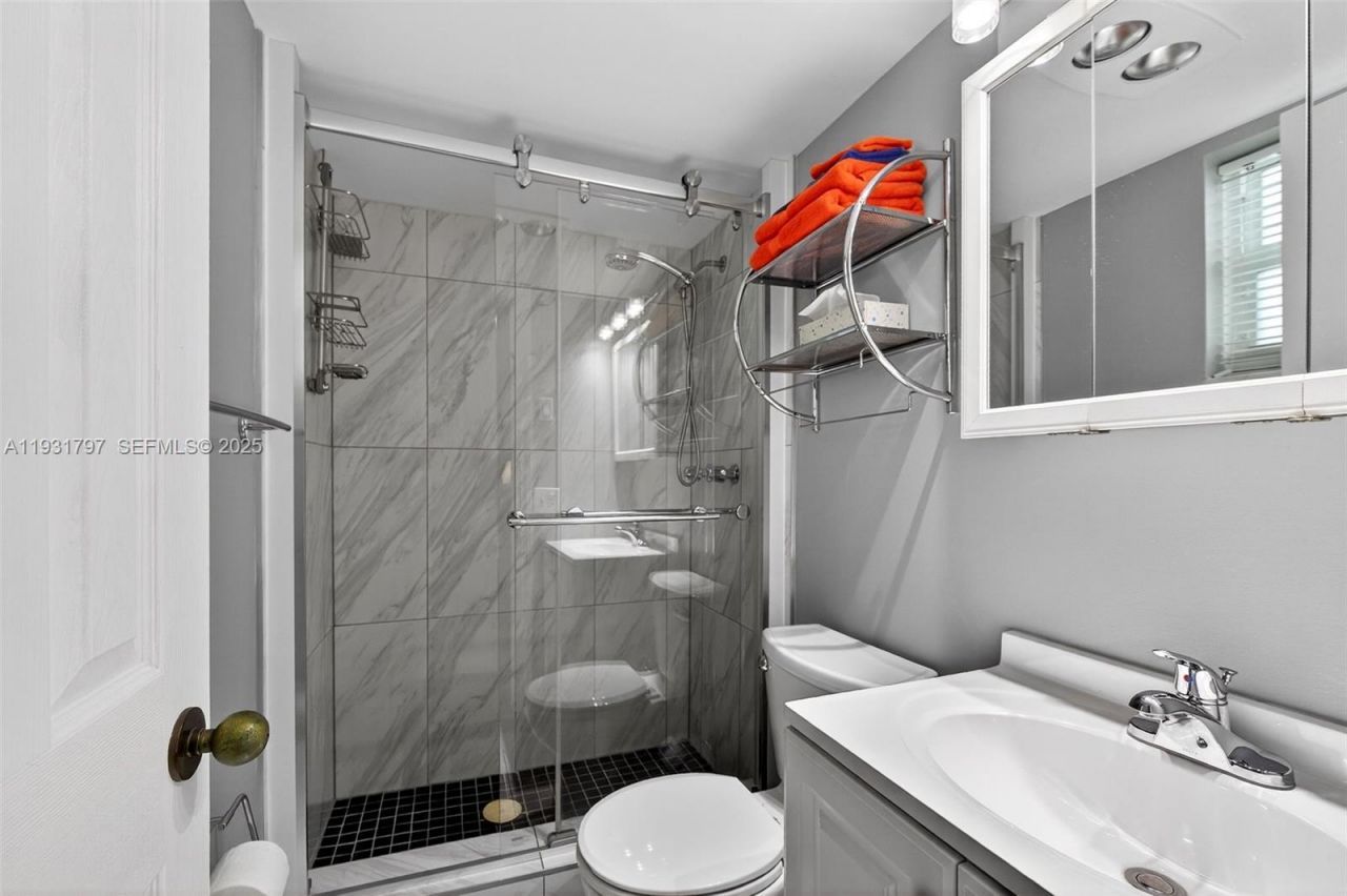 415 NE 2nd St, Unit 224, Hallandale Beach, FL 33009 Photo