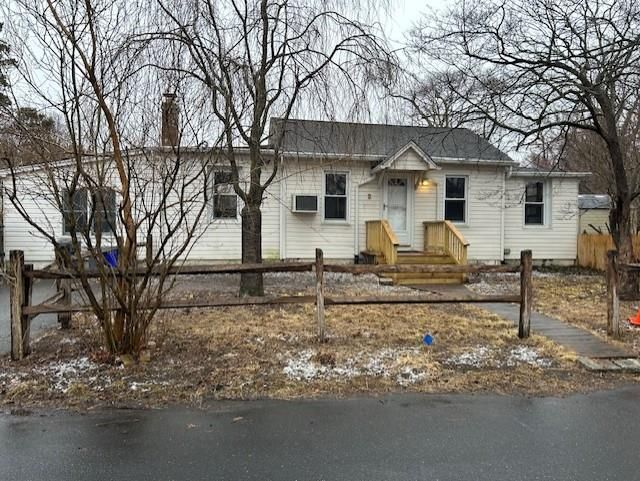 2 Beverly Avenue, Copiague, NY 11726 Main Photo
