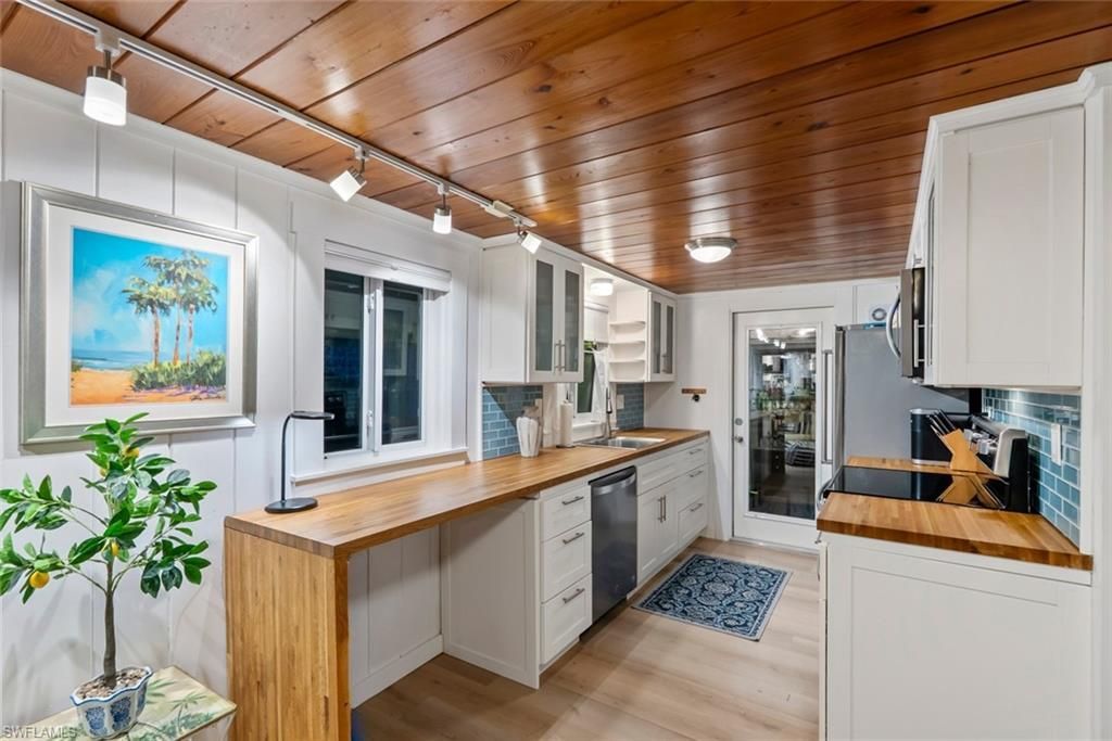 107 Bayshore Way, Goodland, FL 34140 Photo