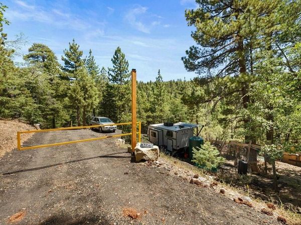 1275 Fawnskin Drive, Fawnskin, CA 92333