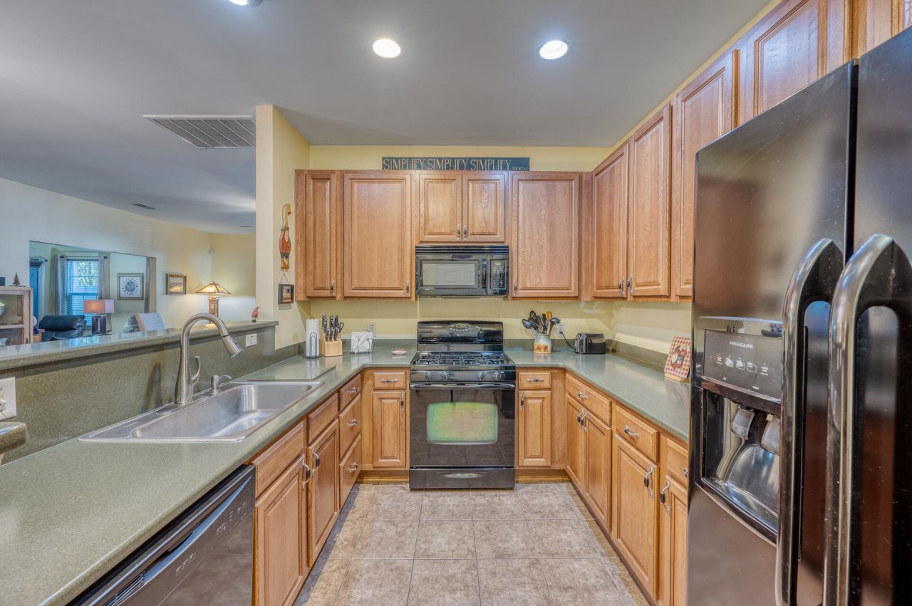 1515 Royal Colony Road Photo 11