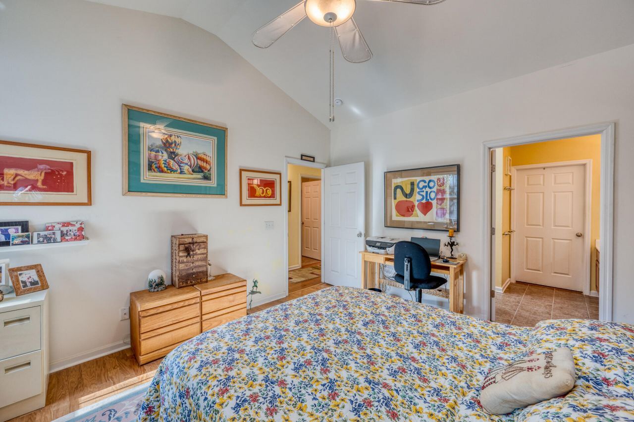 1515 Royal Colony Road Photo 17