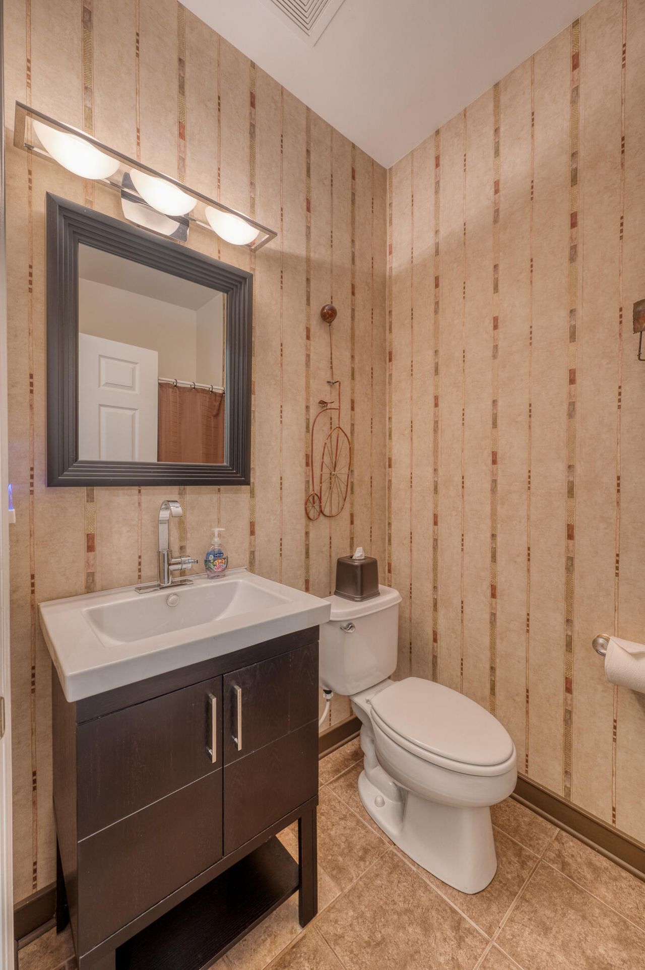 1515 Royal Colony Road Photo 22