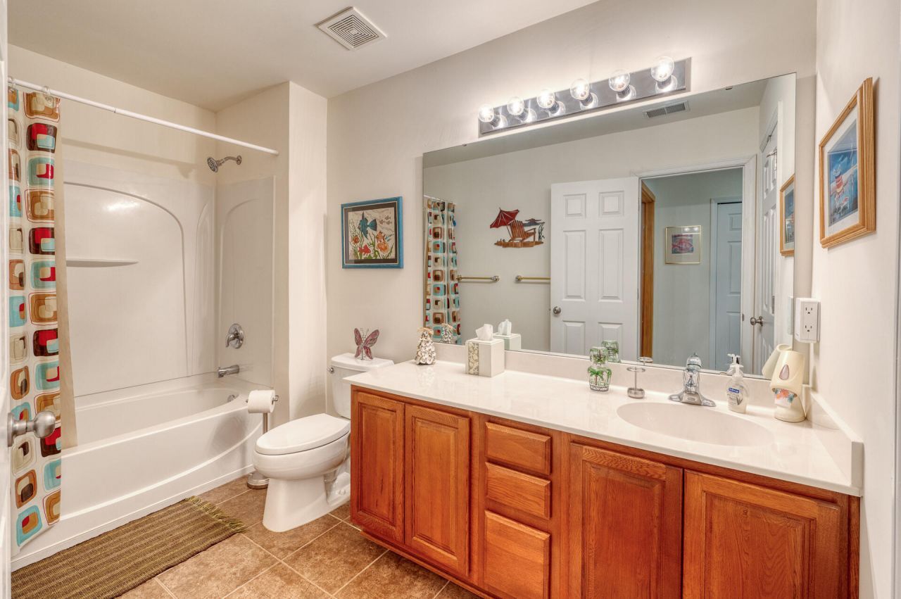 1515 Royal Colony Road Photo 22