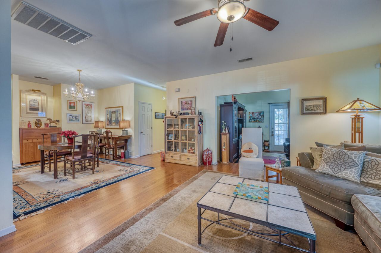 1515 Royal Colony Road Photo 5