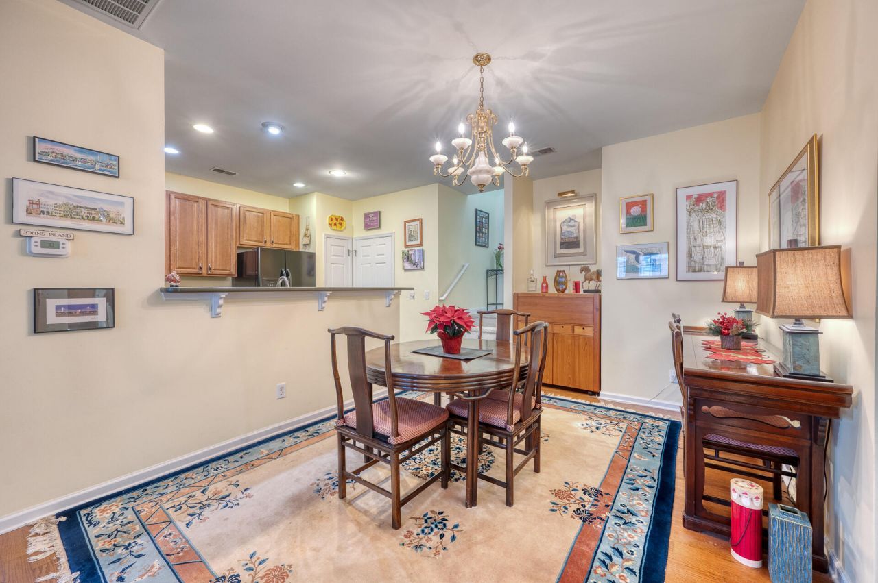 1515 Royal Colony Road Photo 9