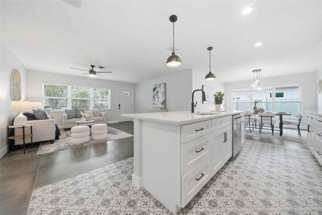 7033 Hibiscus Avenue S, South Pasadena, FL 33707 Photo