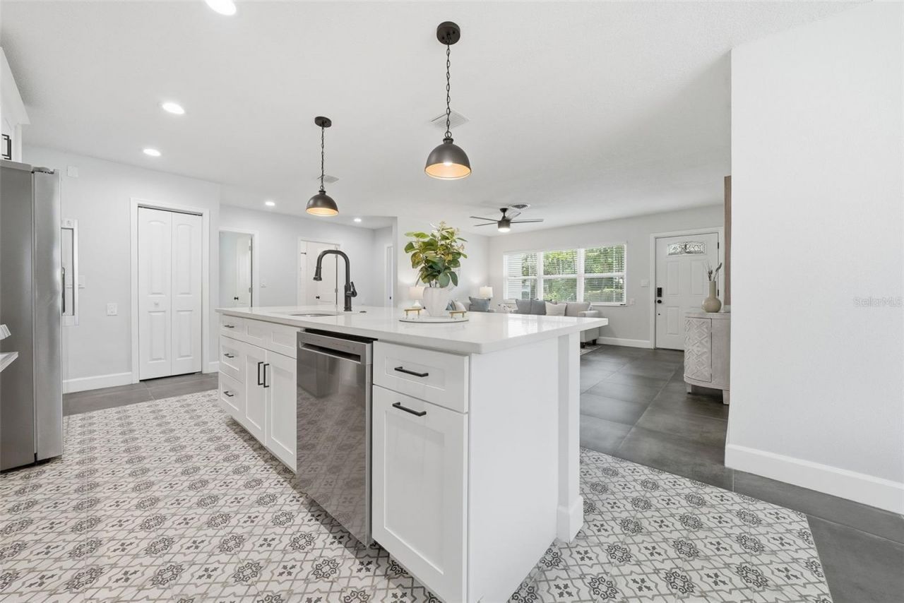 7033 Hibiscus Avenue S, South Pasadena, FL 33707 Photo