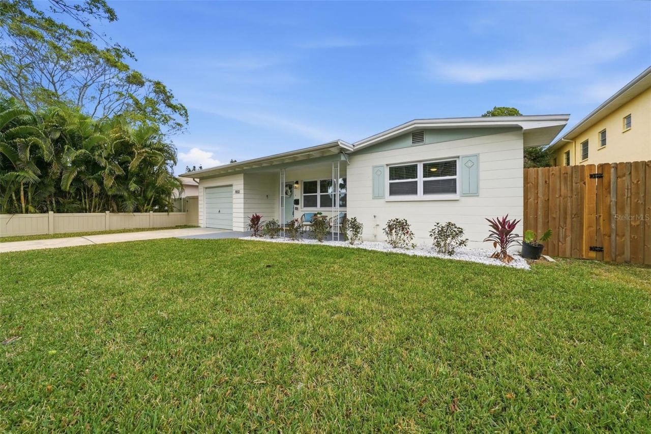 7033 Hibiscus Avenue S, South Pasadena, FL 33707 Photo