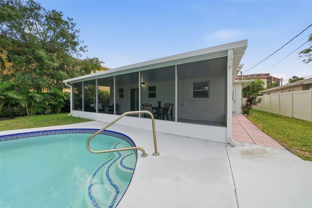 7033 Hibiscus Avenue S, South Pasadena, FL 33707 Photo