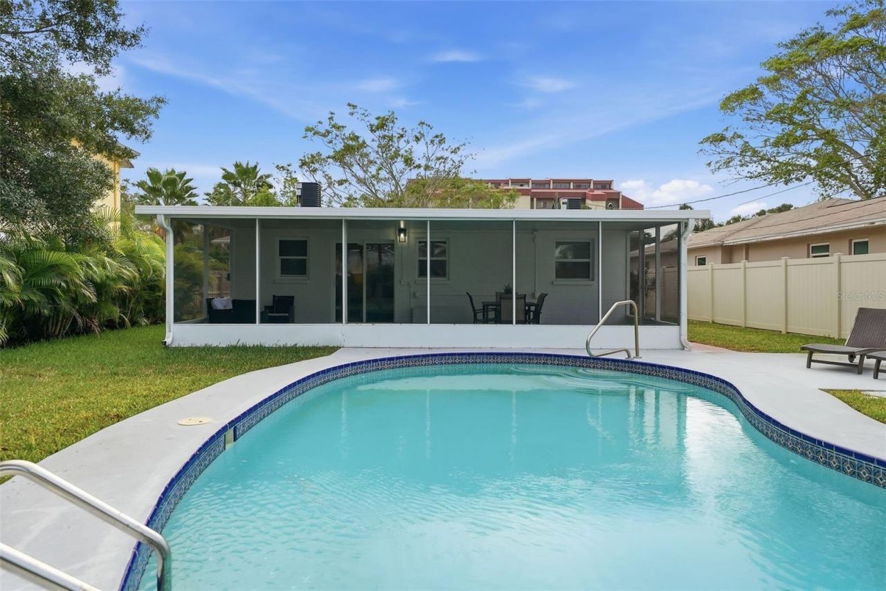 7033 Hibiscus Avenue S, South Pasadena, FL 33707 Photo