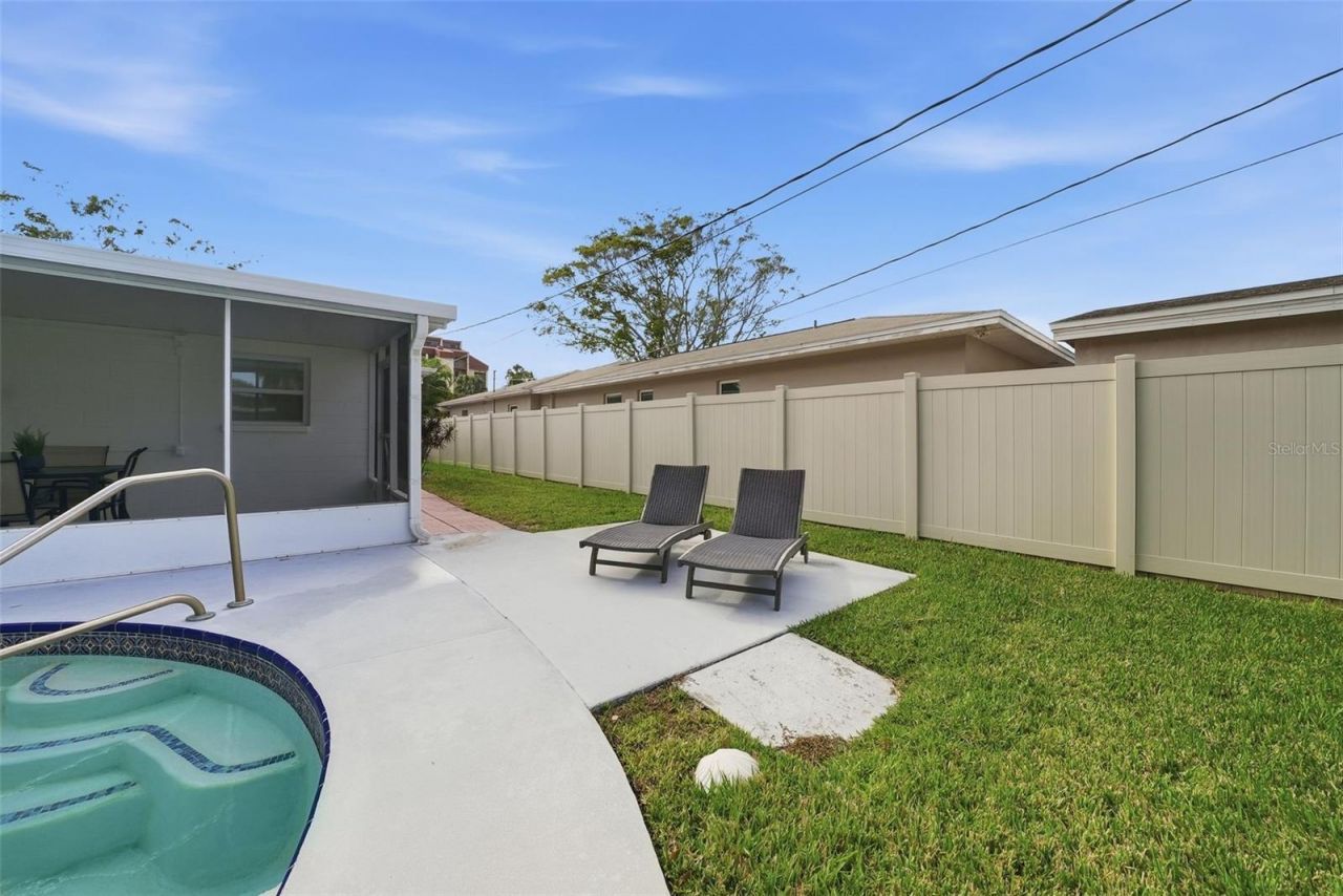 7033 Hibiscus Avenue S, South Pasadena, FL 33707 Photo