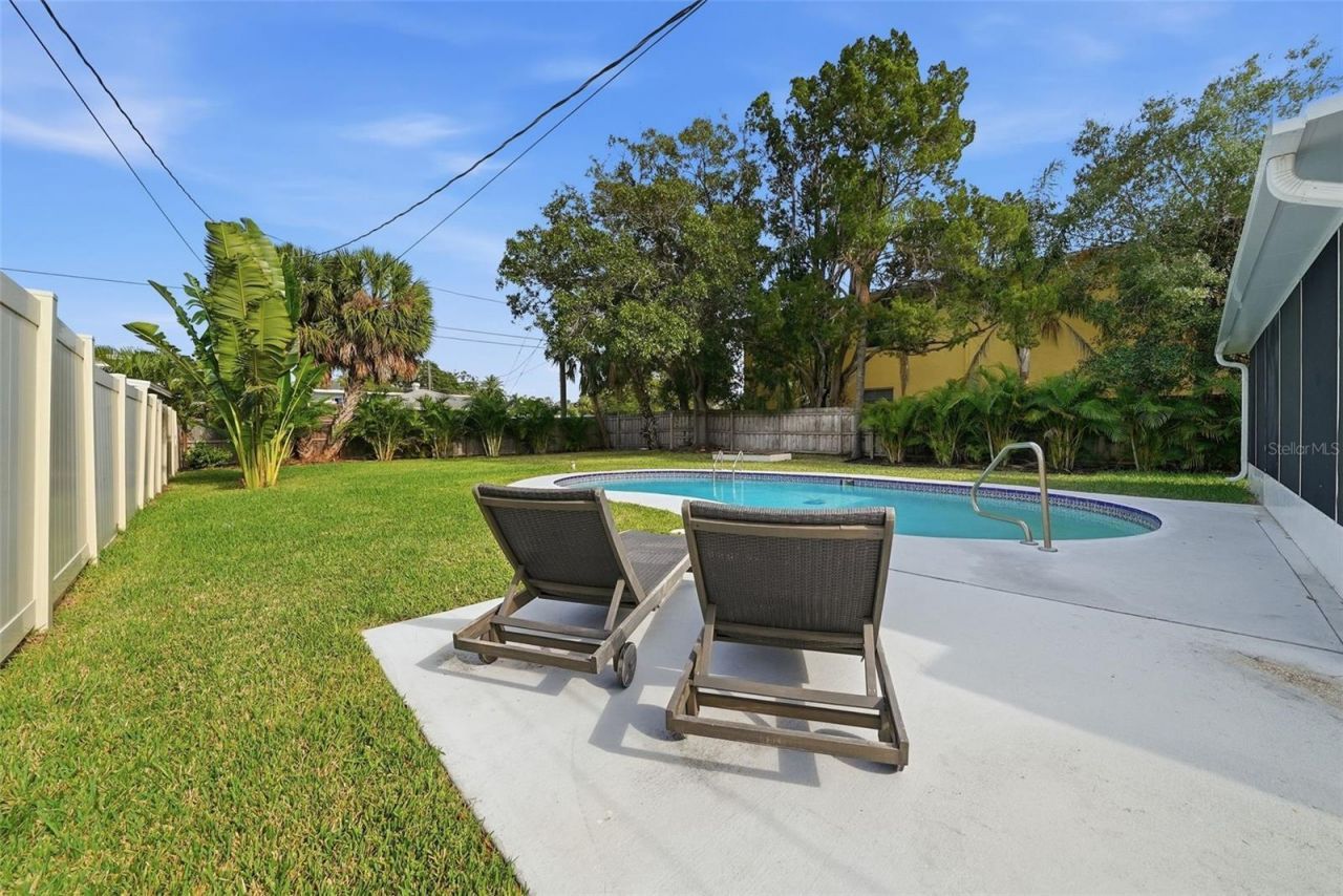 7033 Hibiscus Avenue S, South Pasadena, FL 33707 Photo