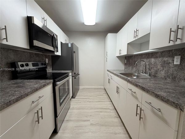 7101 Miami Lakes Dr, Unit Q10, Miami Lakes, FL 33014