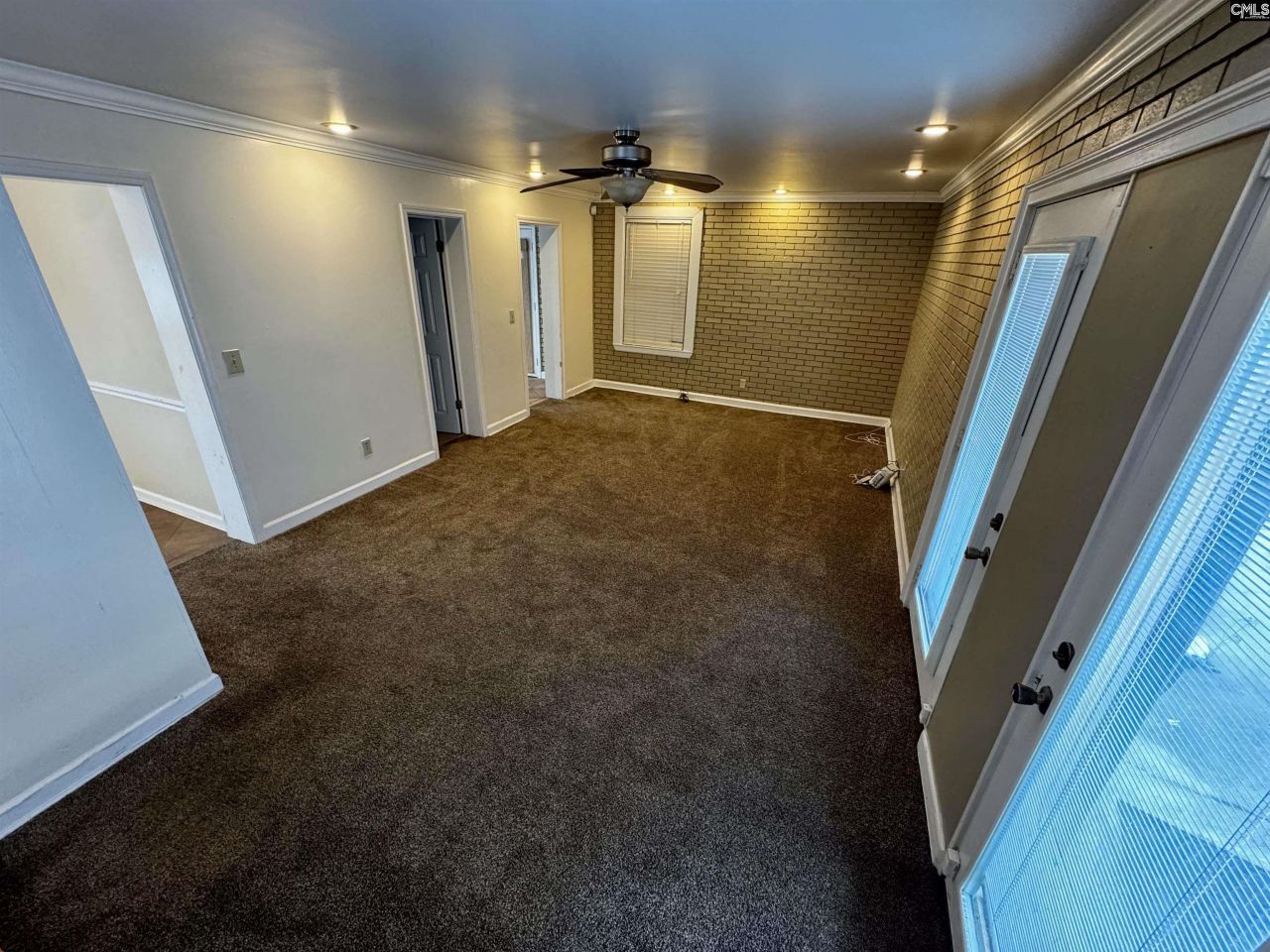 1001 Gardendale Photo 5