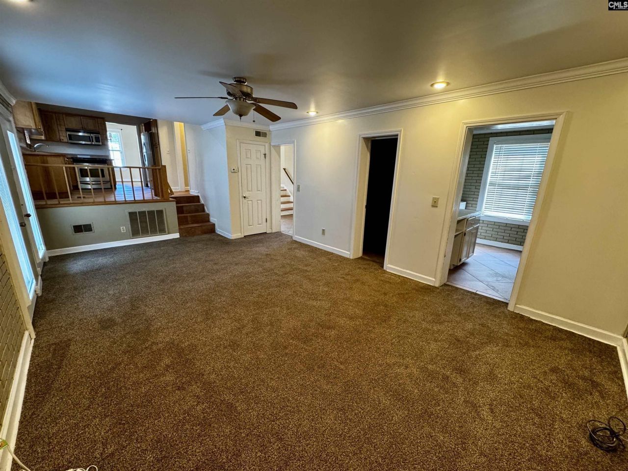 1001 Gardendale Photo 7