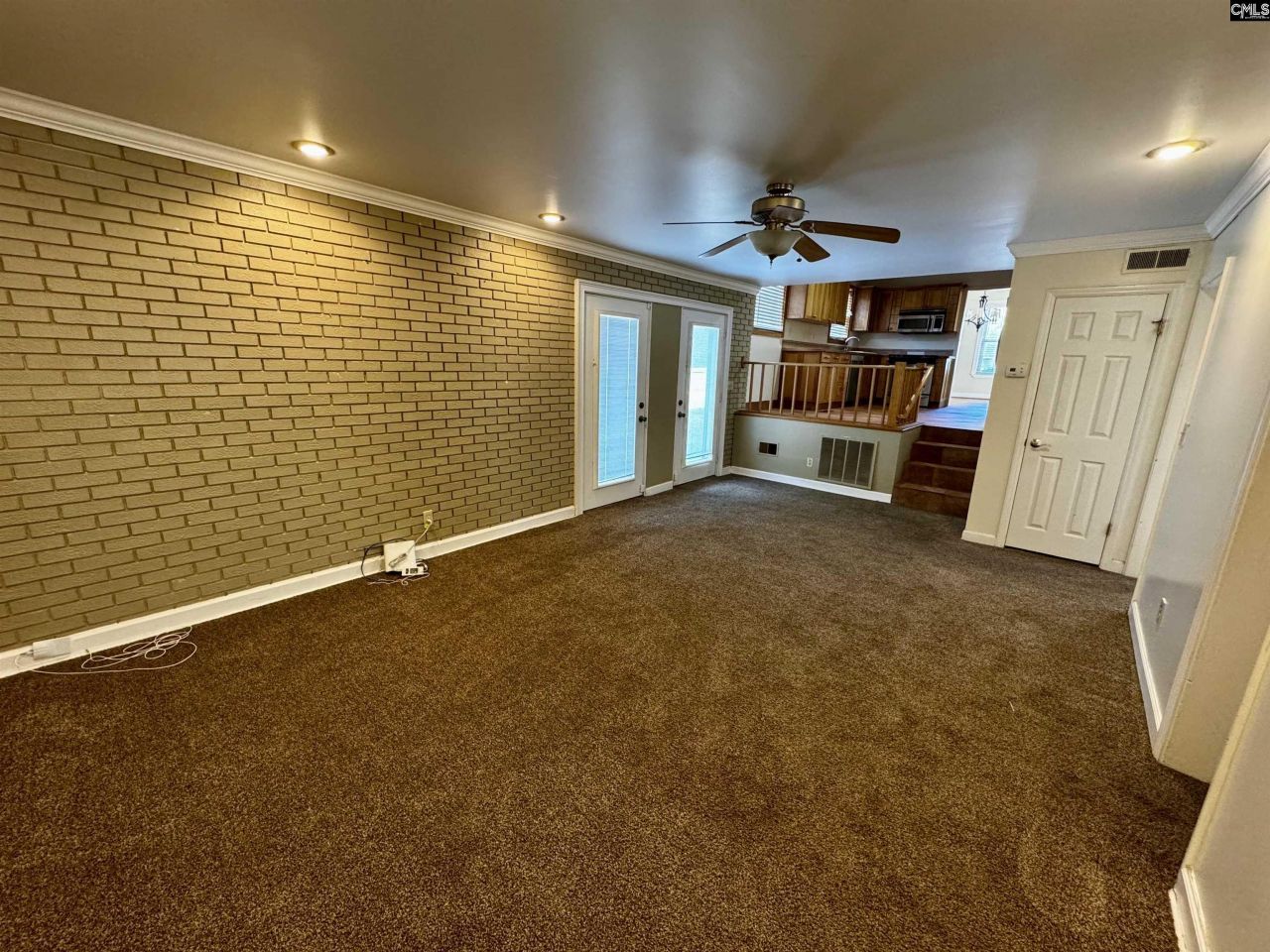 1001 Gardendale Photo 8