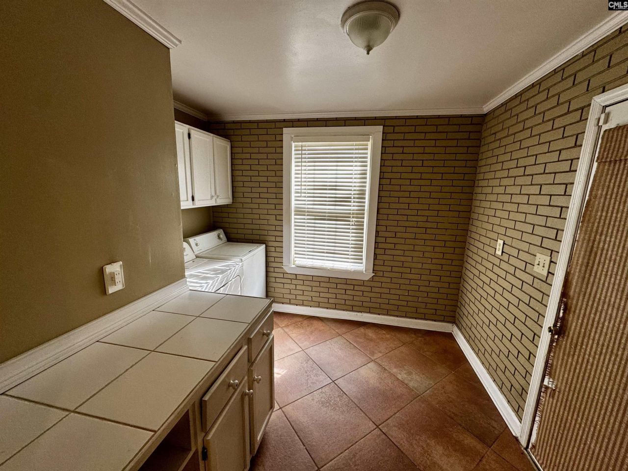 1001 Gardendale Photo 9