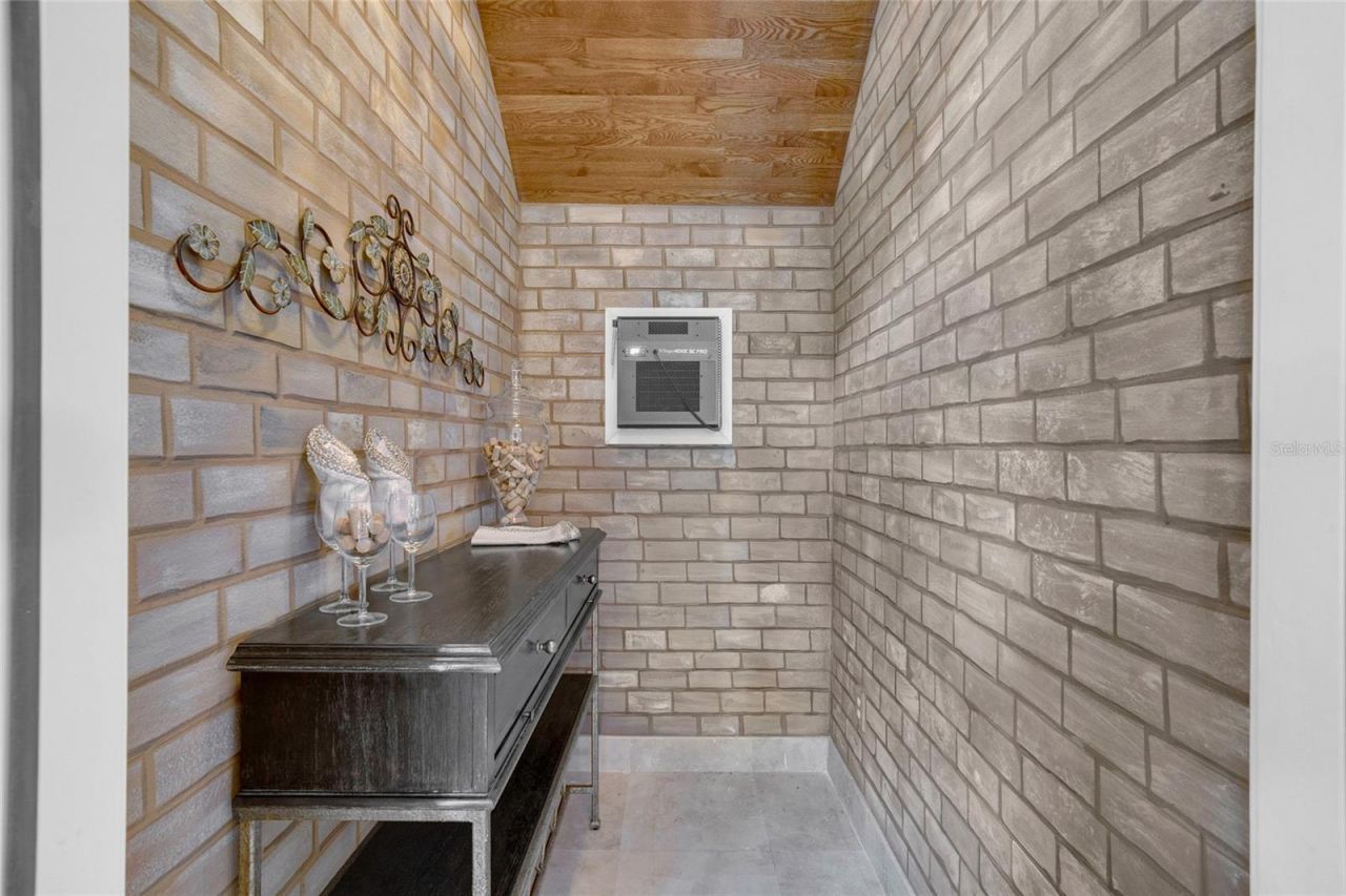 8707 Silverthorn Road, Seminole, FL 33777 Photo