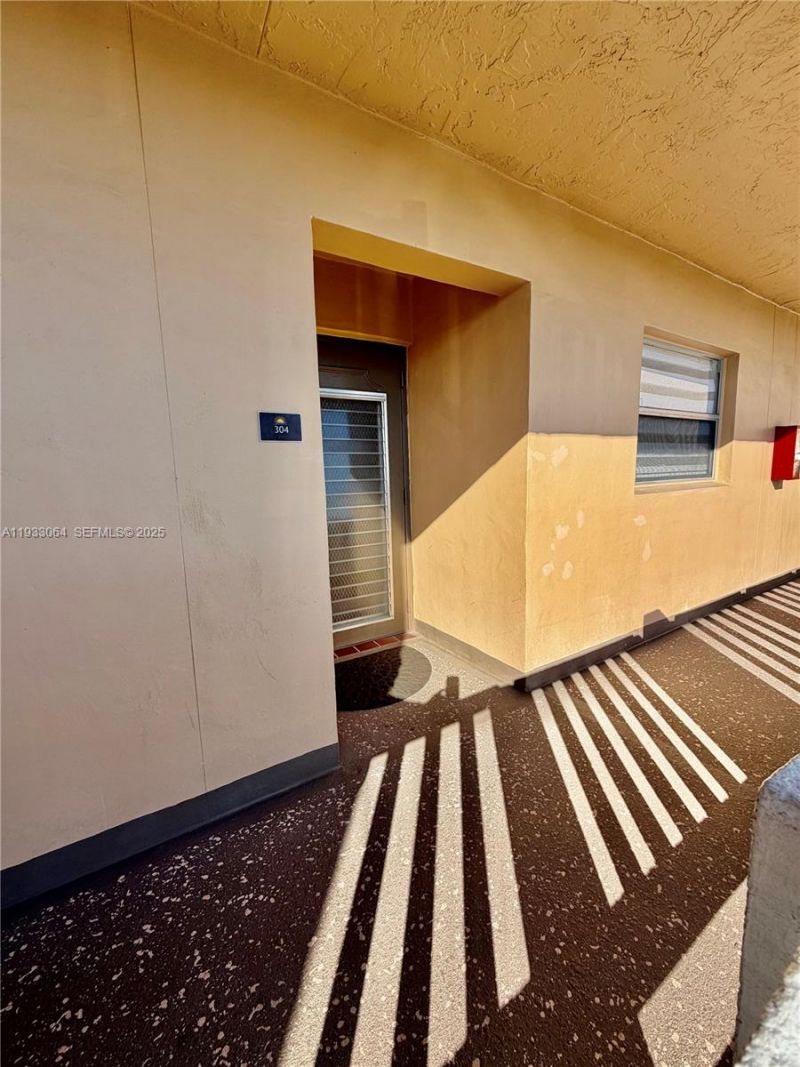 9330 Sunrise Lakes, Unit 304, Sunrise, FL 33322 Photo