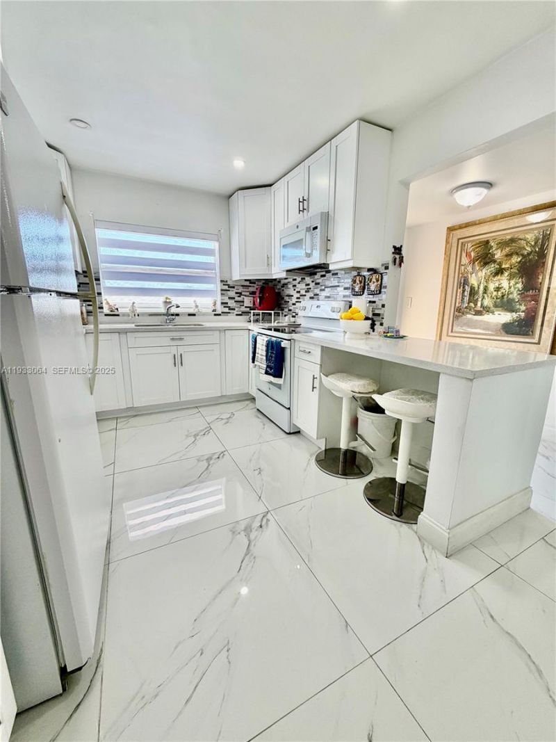 9330 Sunrise Lakes, Unit 304, Sunrise, FL 33322 Photo