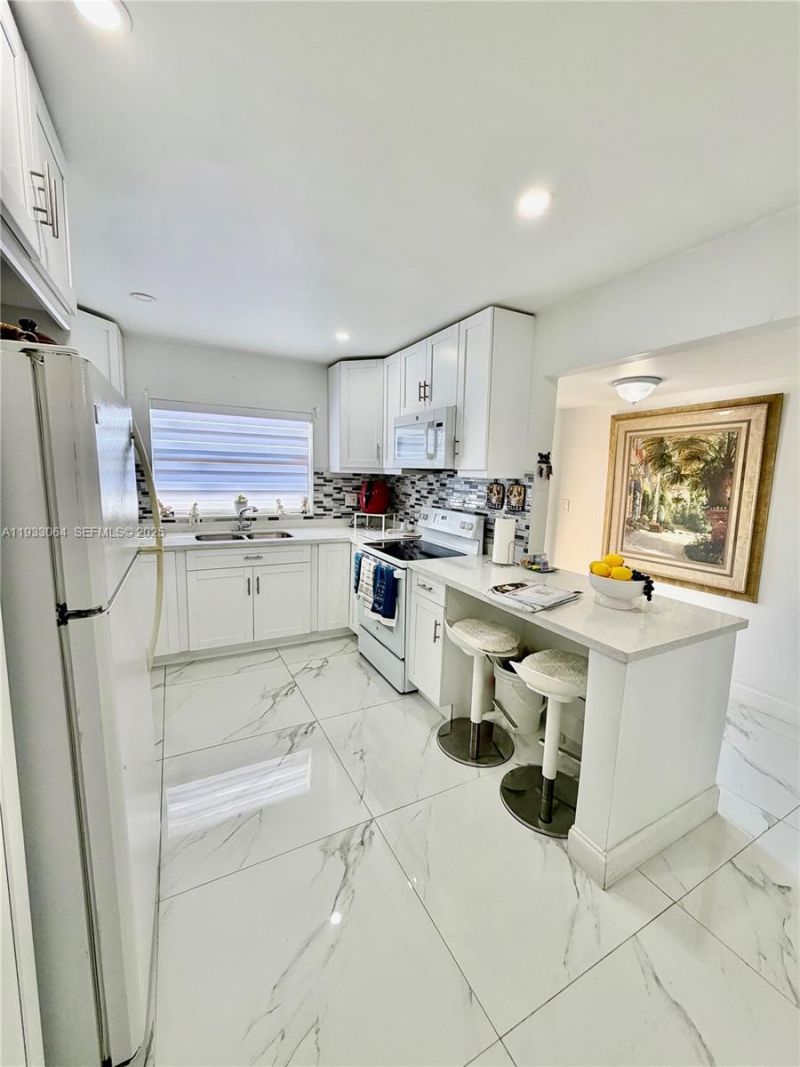 9330 Sunrise Lakes, Unit 304, Sunrise, FL 33322 Photo