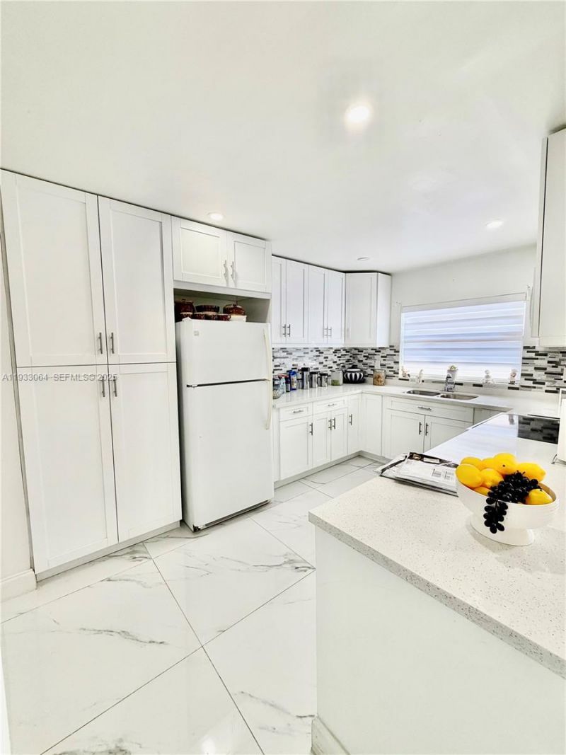 9330 Sunrise Lakes, Unit 304, Sunrise, FL 33322 Photo