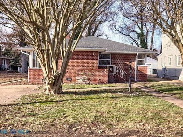 7 Suburban Parkway, Hampton, VA 23661