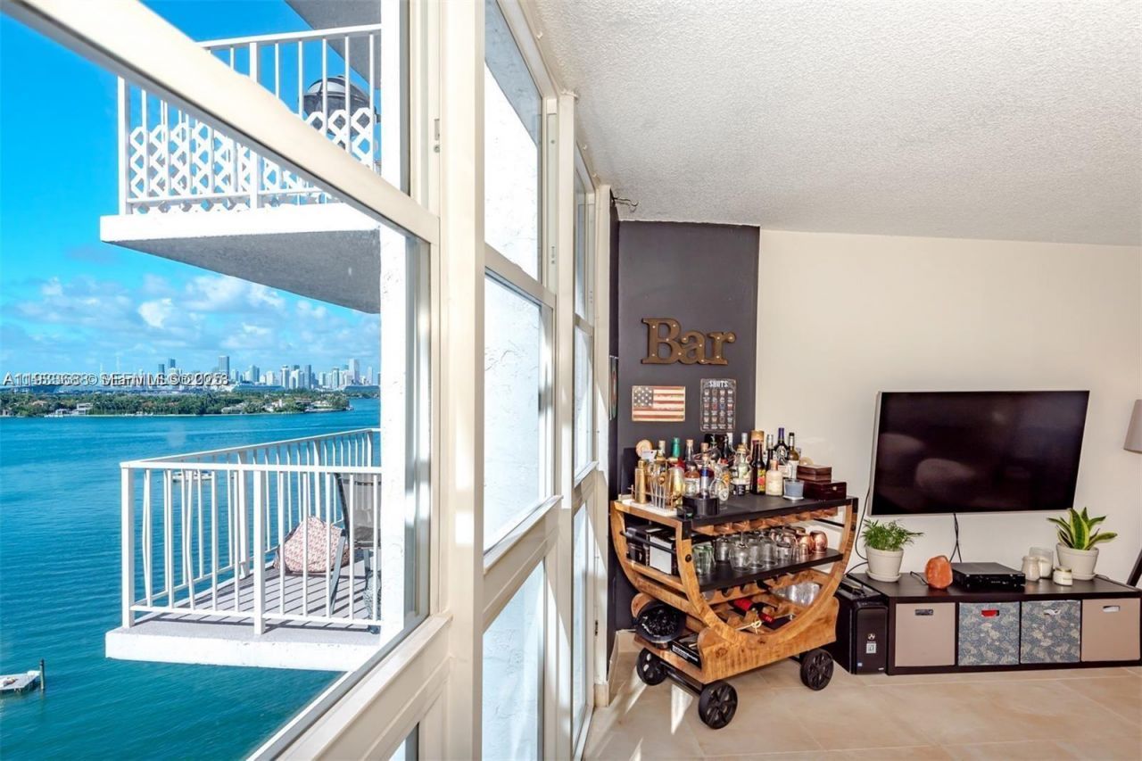 1228 West Ave, Unit 1014, Miami Beach, FL 33139 Photo