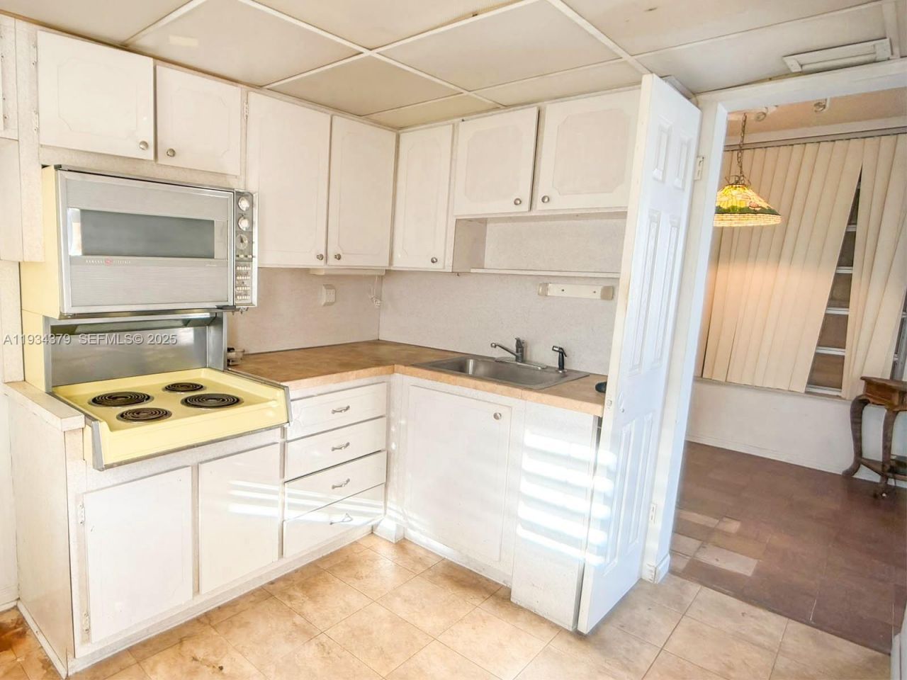 2930 Point East Dr, Unit E601, Aventura, FL 33160 Photo