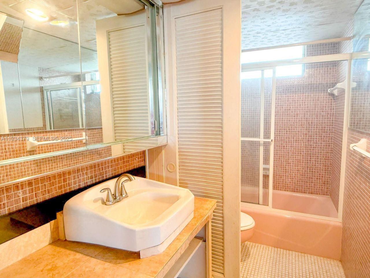 2930 Point East Dr, Unit E601, Aventura, FL 33160 Photo