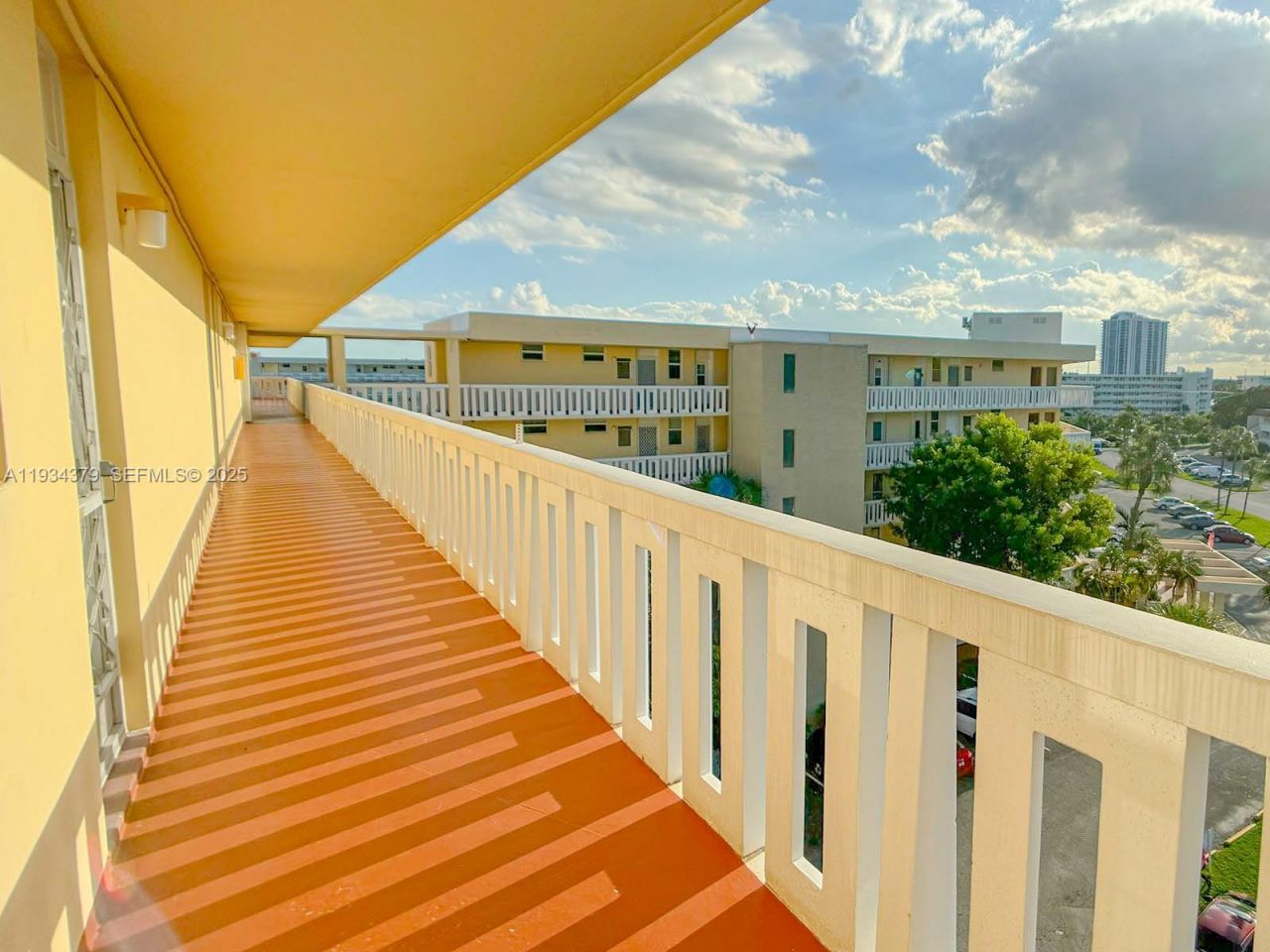 2930 Point East Dr, Unit E601, Aventura, FL 33160 Photo