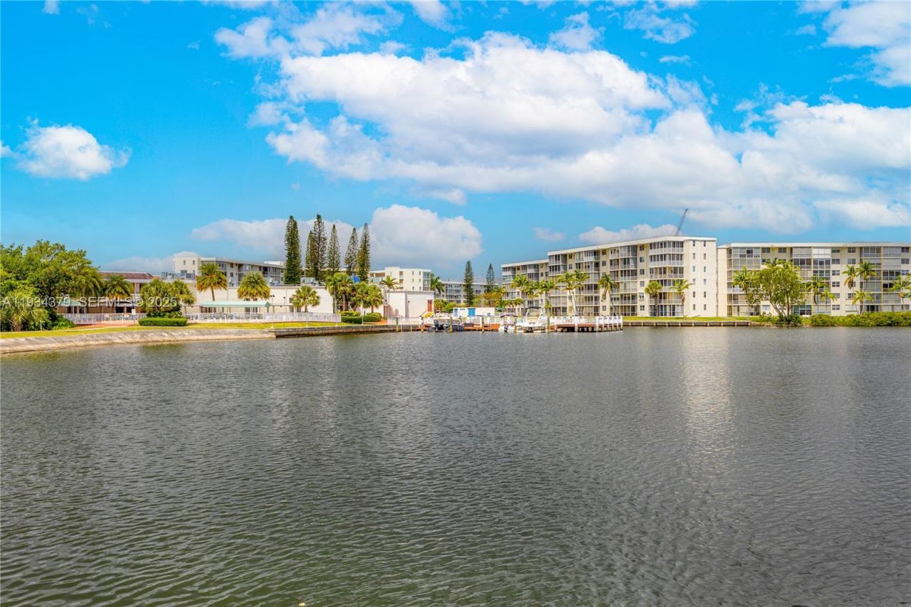 2930 Point East Dr, Unit E601, Aventura, FL 33160 Photo