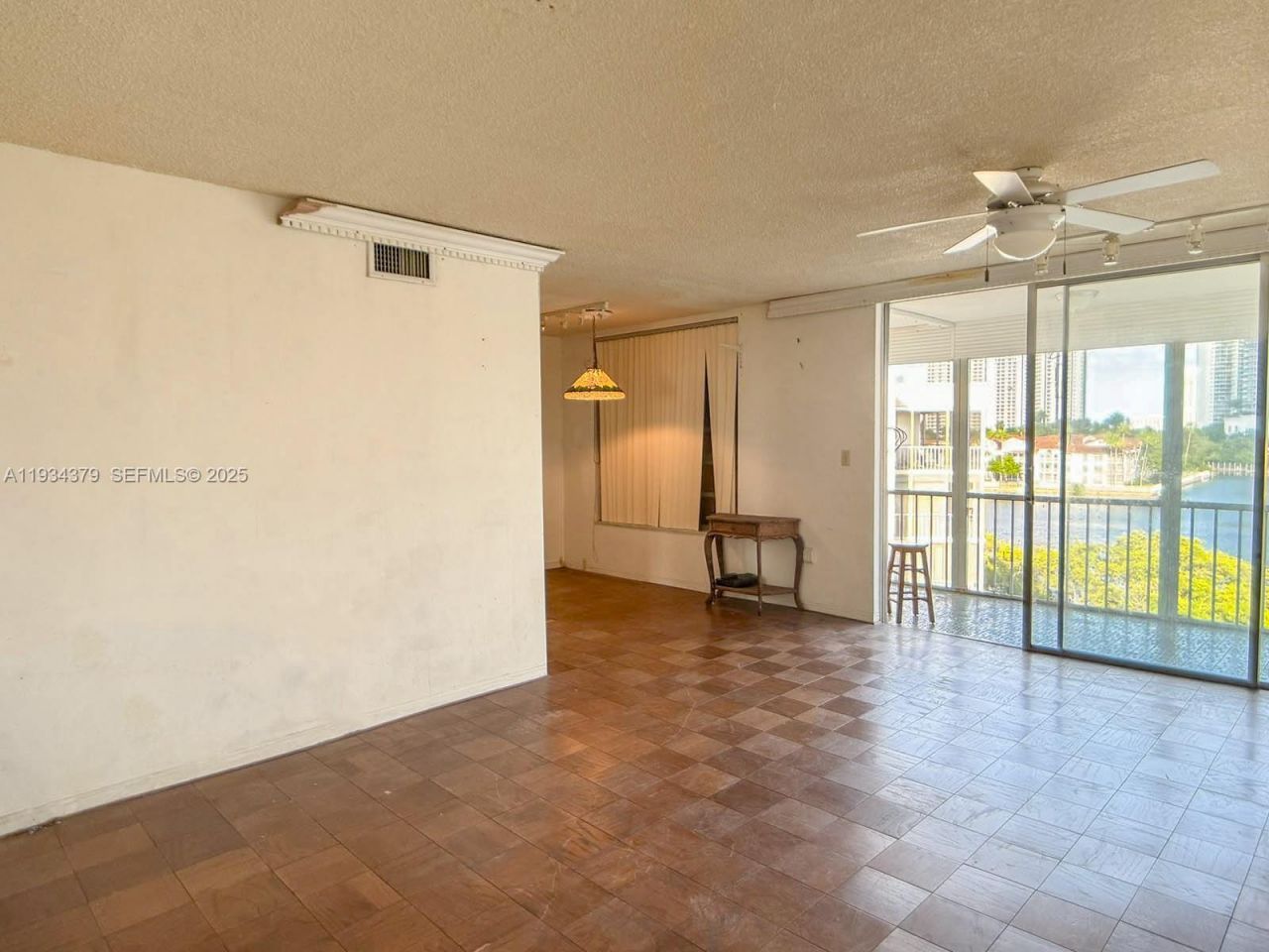 2930 Point East Dr, Unit E601, Aventura, FL 33160 Photo