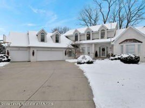 1137 Norfolk Circle, Grand Ledge, MI 48837