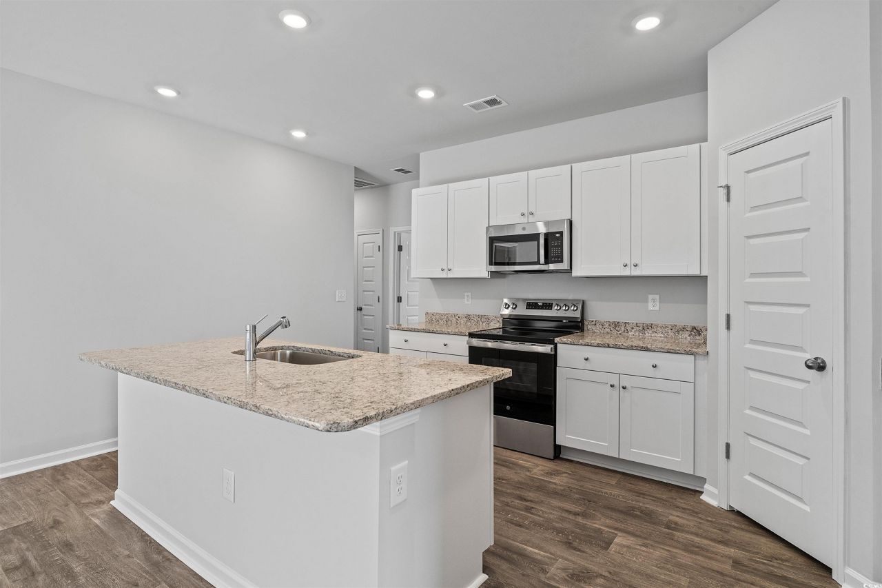 531 Havasu St. Photo 8