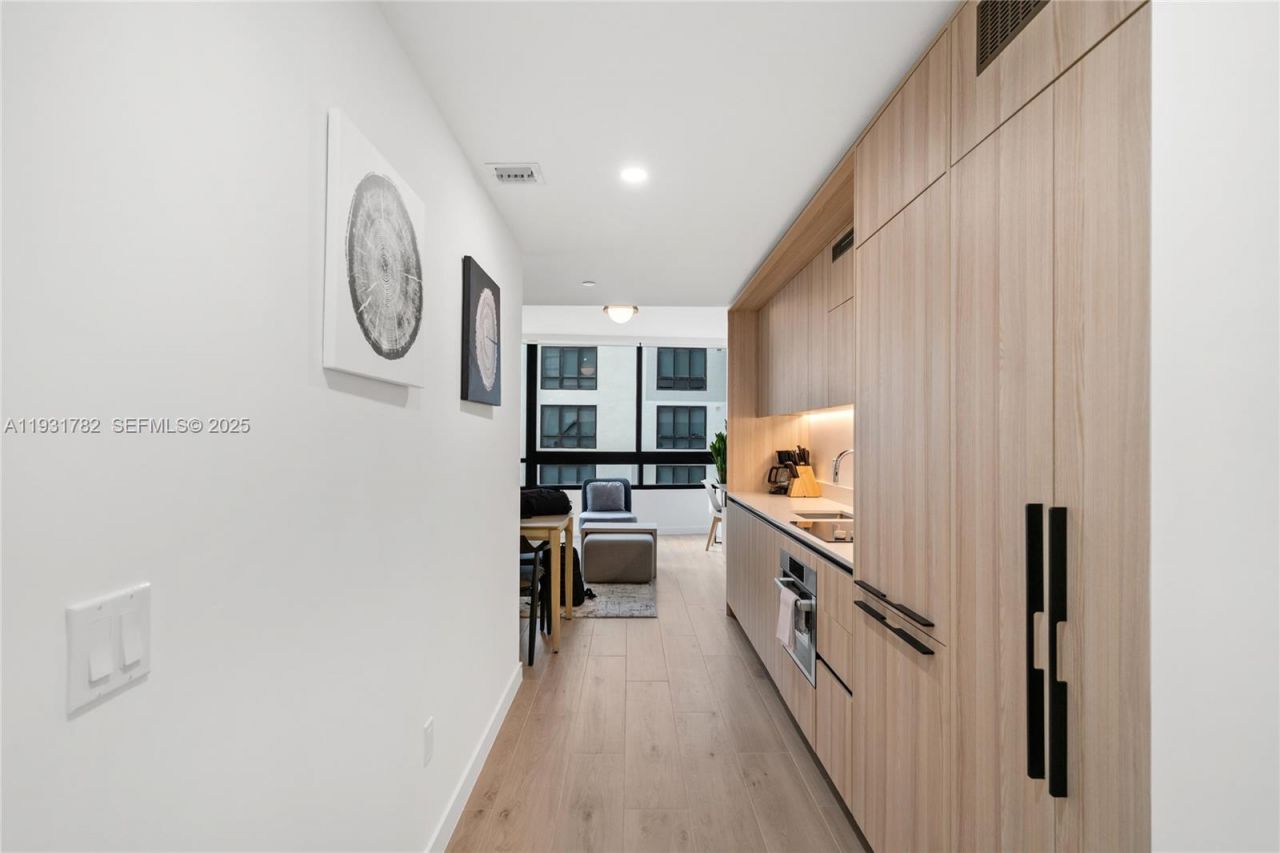 225 N Miami Ave, Unit 1012, Miami, FL 33132 Photo