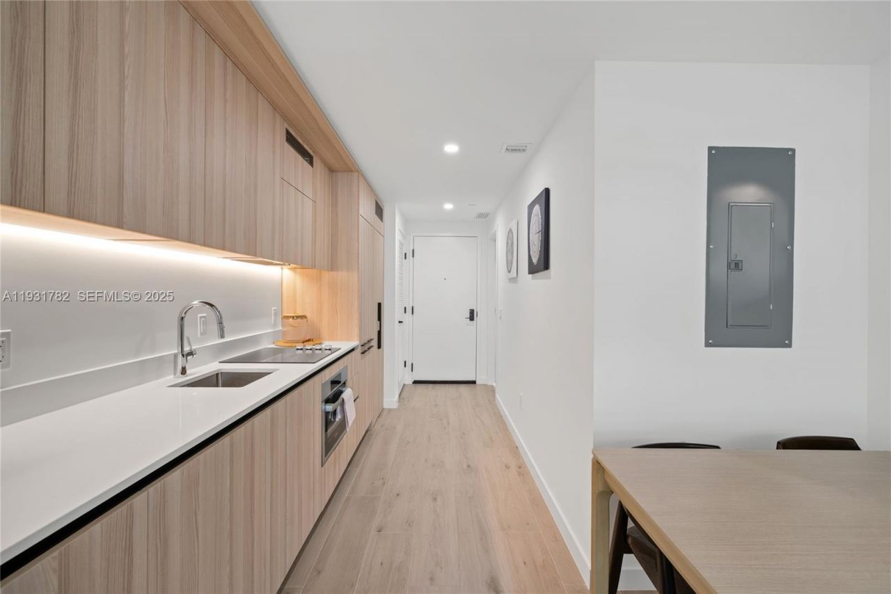 225 N Miami Ave, Unit 1012, Miami, FL 33132 Photo