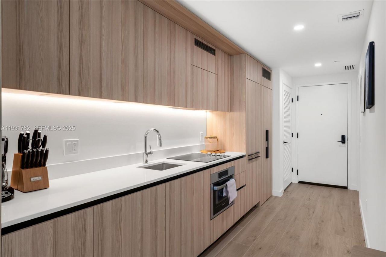 225 N Miami Ave, Unit 1012, Miami, FL 33132 Photo