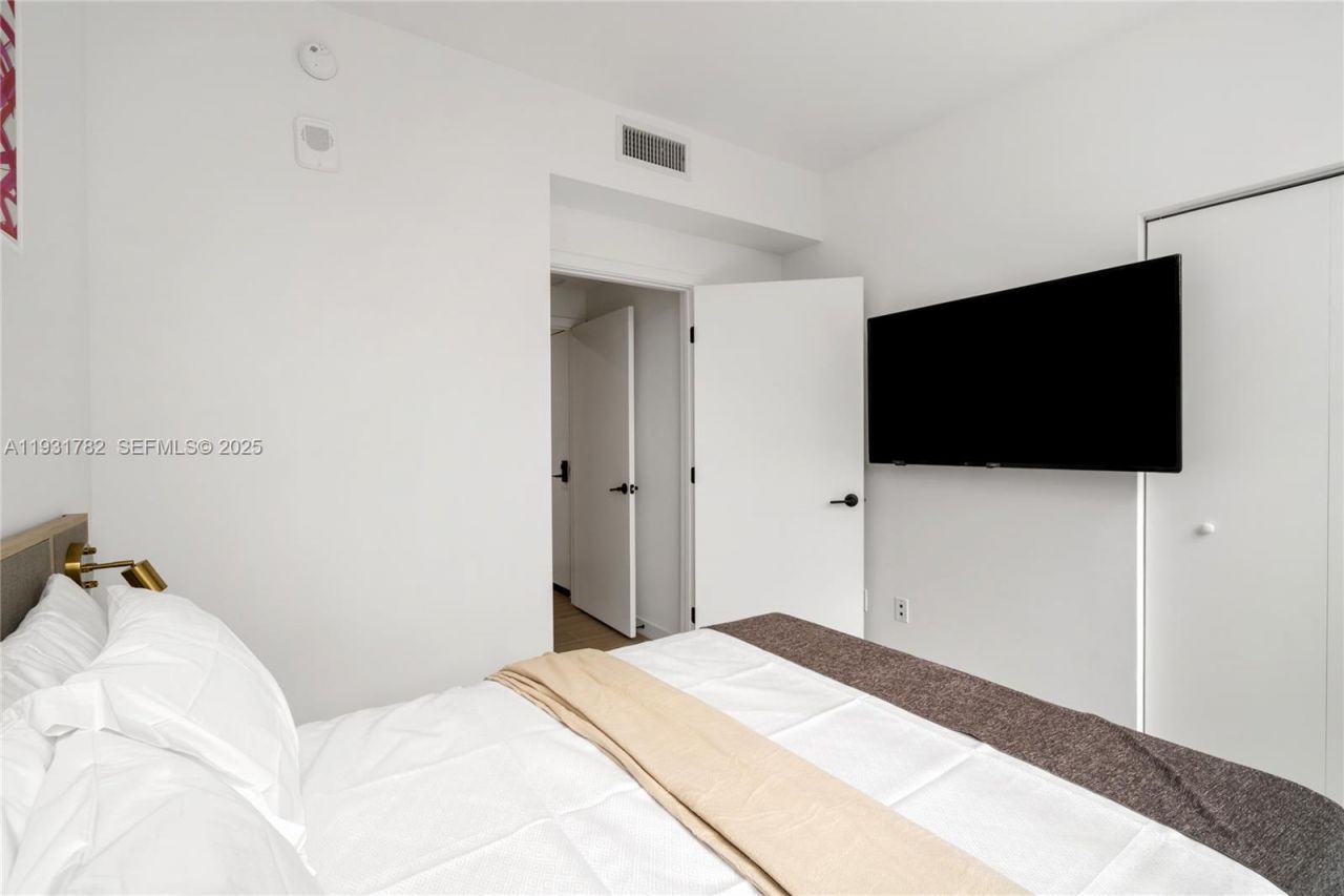 225 N Miami Ave, Unit 1012, Miami, FL 33132 Photo