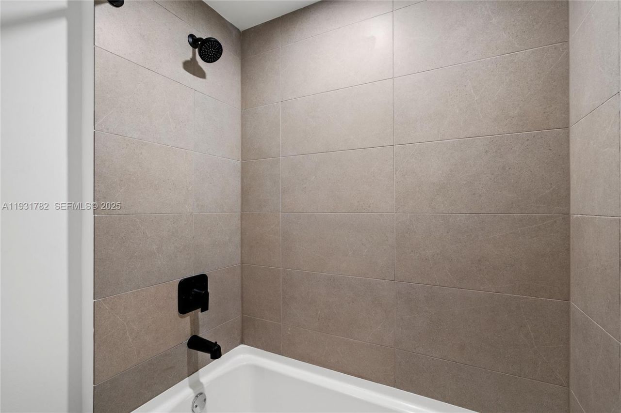 225 N Miami Ave, Unit 1012, Miami, FL 33132 Photo