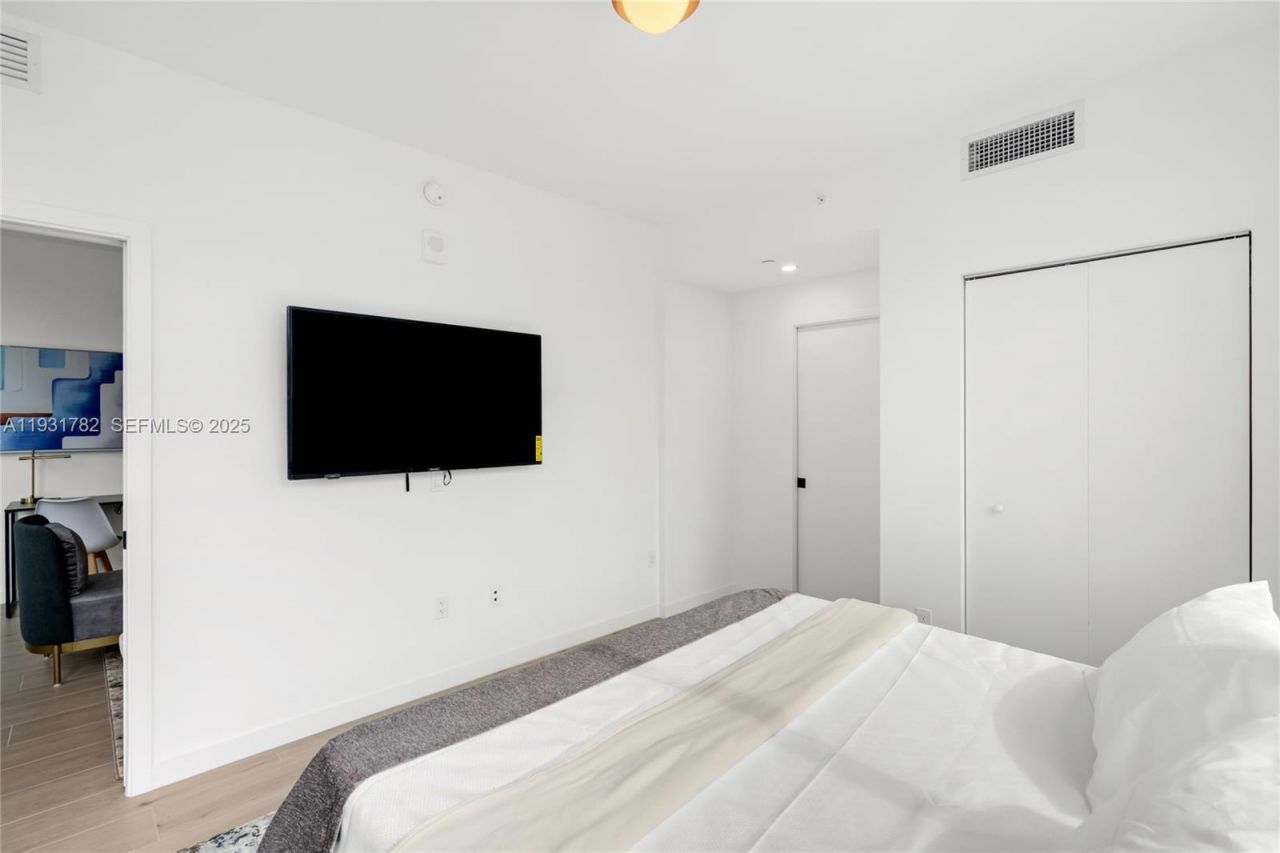 225 N Miami Ave, Unit 1012, Miami, FL 33132 Photo