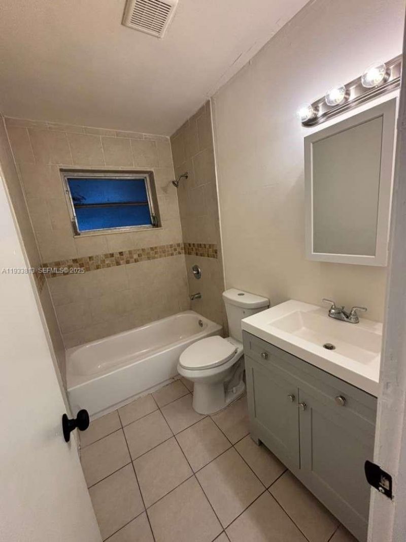 561 NW 113th St, Unit 563, Miami Shores, FL 33168 Photo