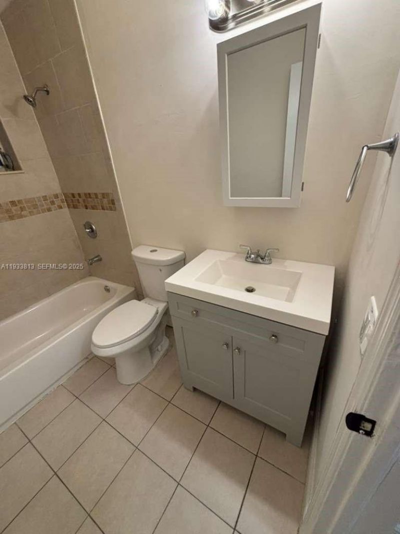 561 NW 113th St, Unit 563, Miami Shores, FL 33168 Photo