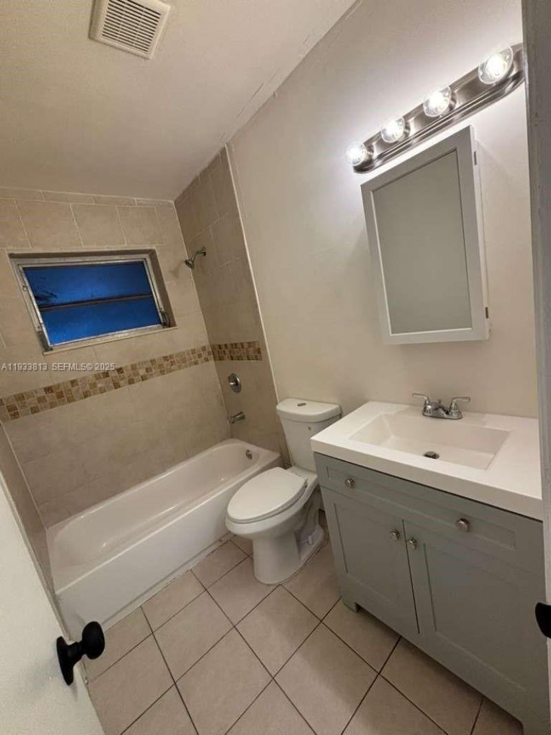 561 NW 113th St, Unit 563, Miami Shores, FL 33168 Photo