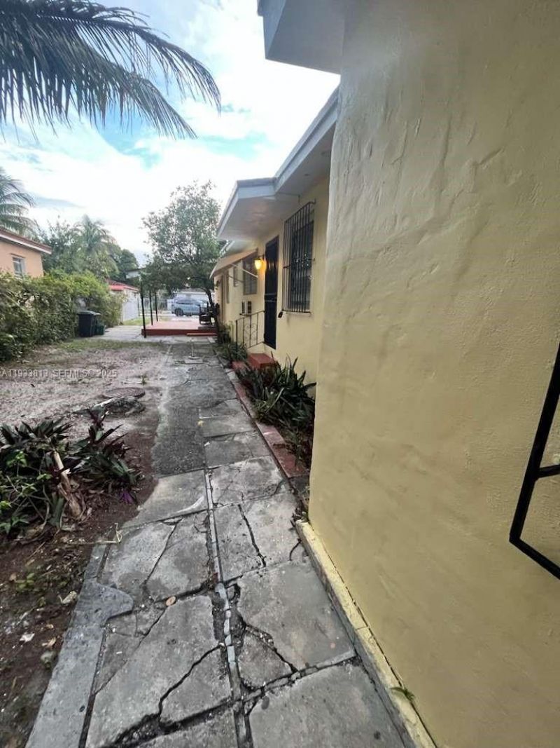 561 NW 113th St, Unit 563, Miami Shores, FL 33168 Photo