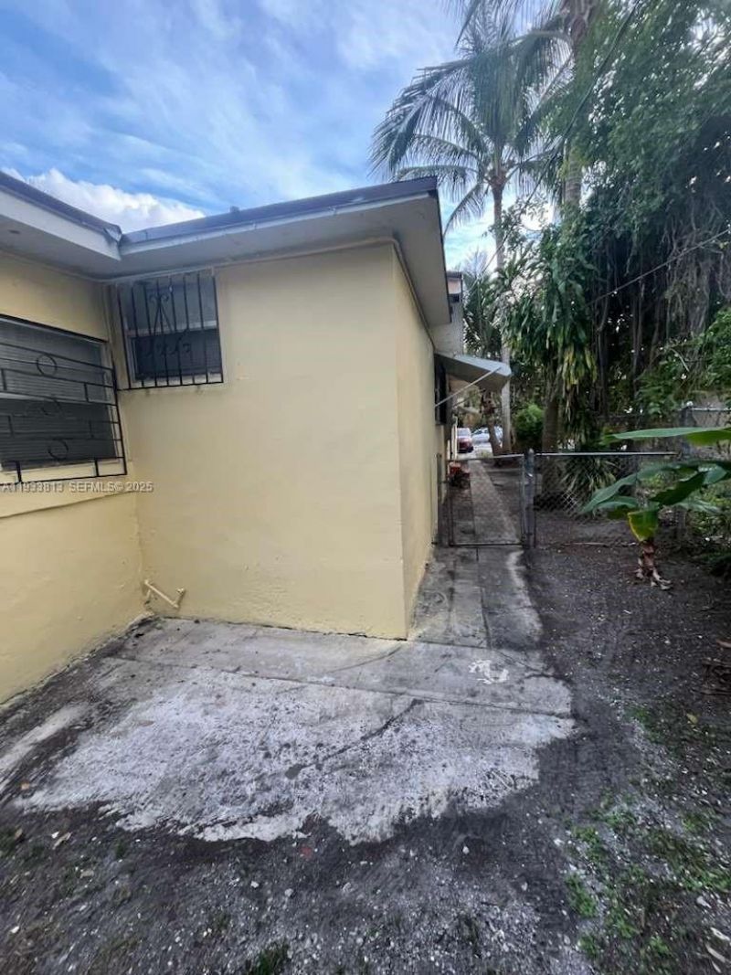 561 NW 113th St, Unit 563, Miami Shores, FL 33168 Photo