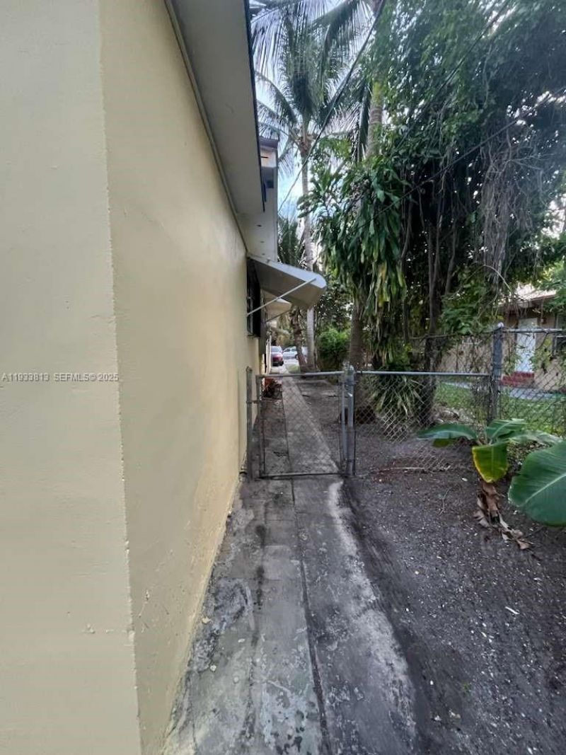 561 NW 113th St, Unit 563, Miami Shores, FL 33168 Photo